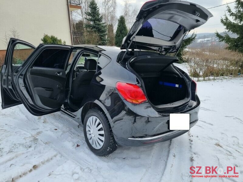 2015' Opel Astra photo #6