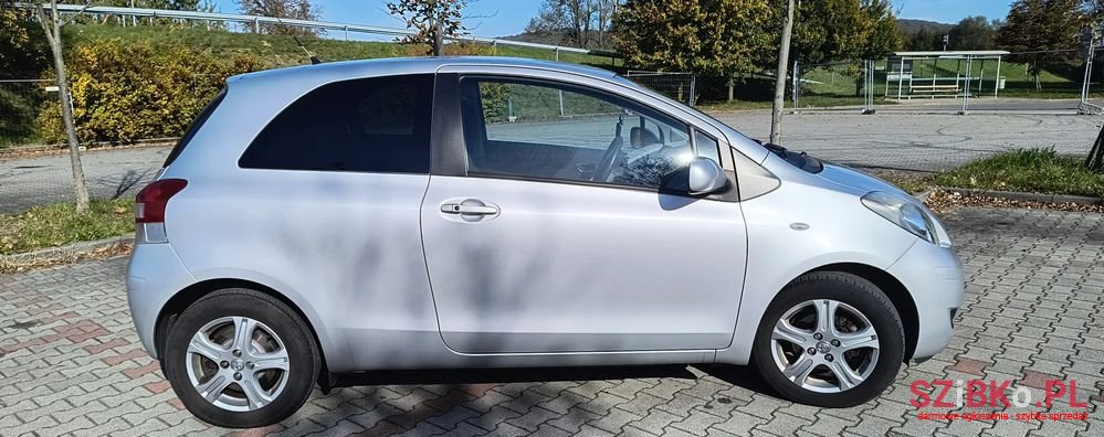 2011' Toyota Yaris 1.33 Luna photo #1