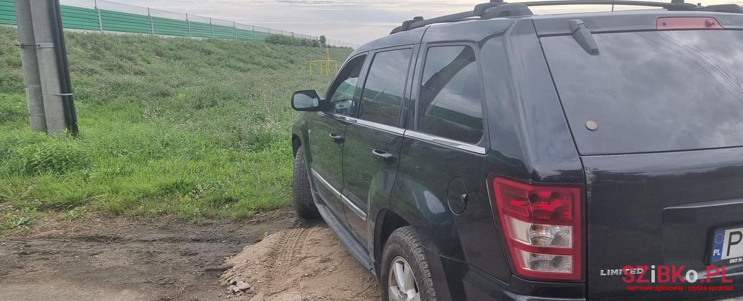 2005' Jeep Grand Cherokee photo #4