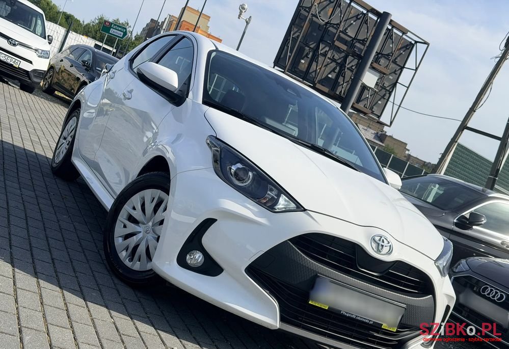 2023' Toyota Yaris 1.5 Comfort photo #1