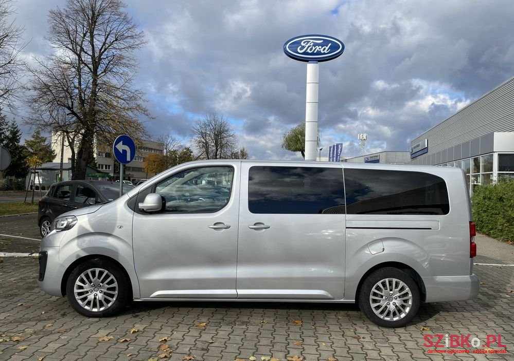 2018' Peugeot Traveller photo #6