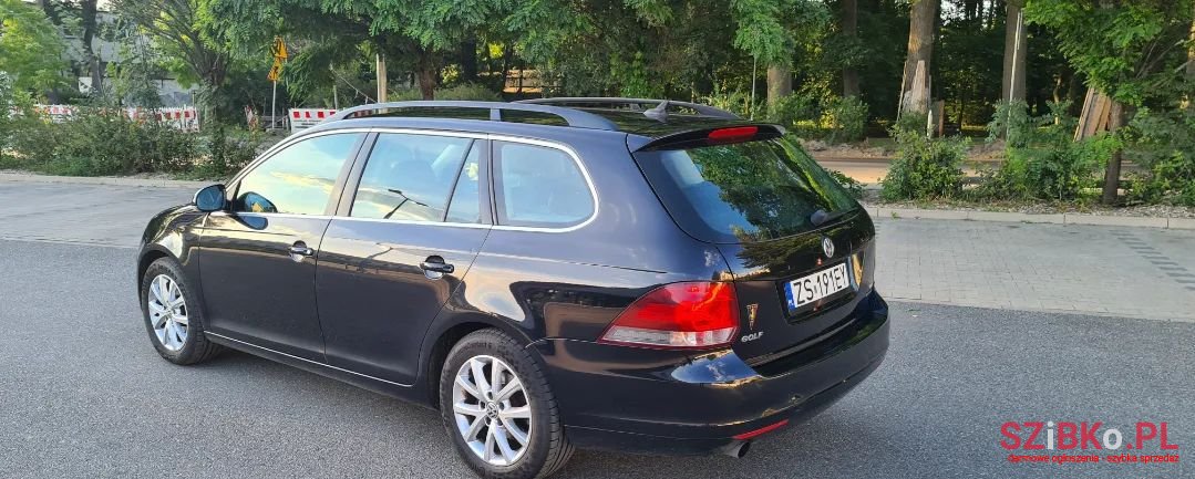 2011' Volkswagen Golf photo #2