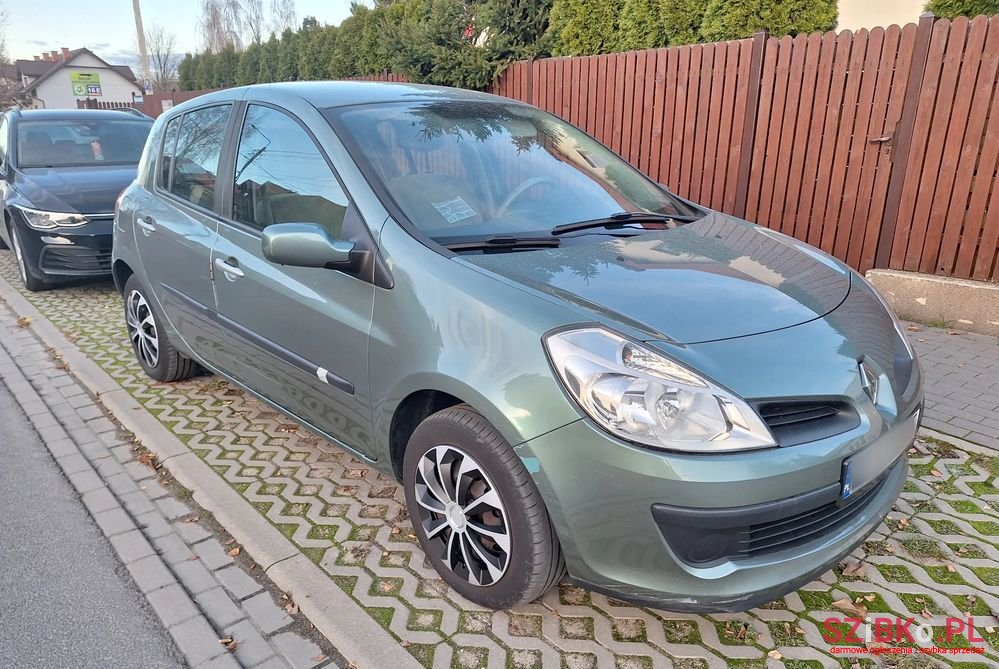 2007' Renault Clio 1.6 16V Alize photo #3
