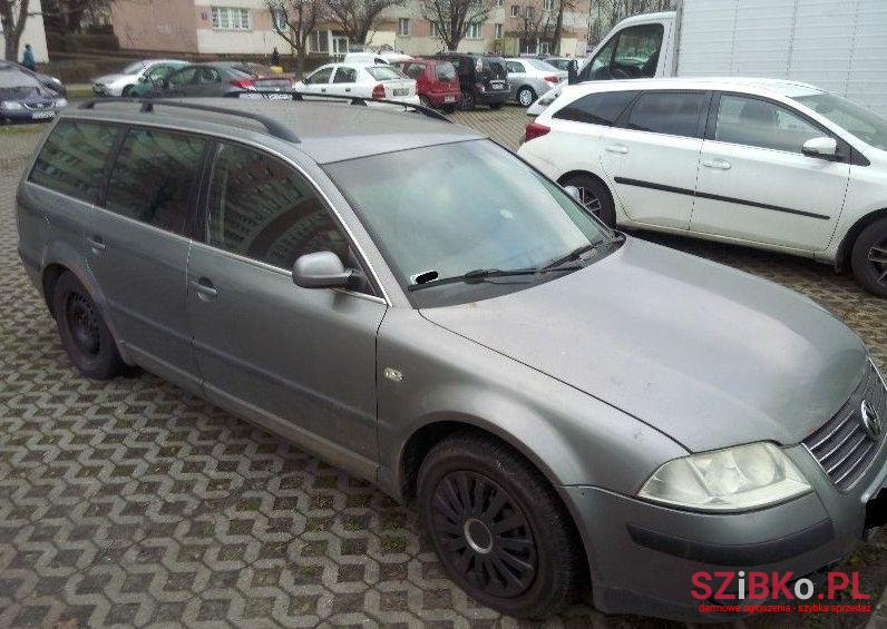 2001' Volkswagen Passat photo #1