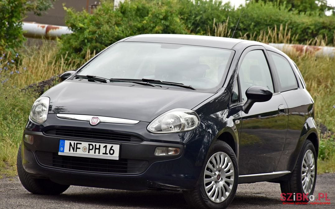 2011' Fiat Punto Evo photo #4
