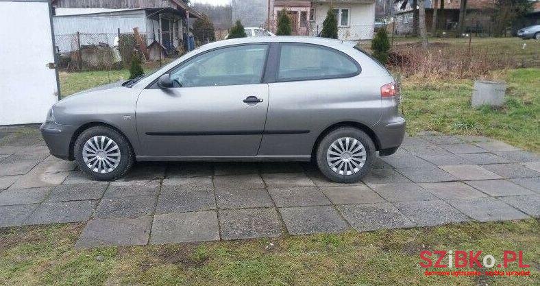 2004' SEAT Ibiza photo #1