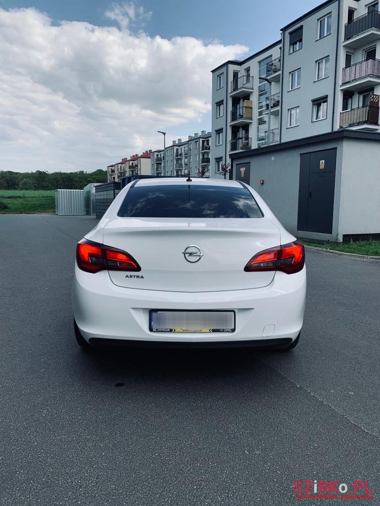 2018' Opel Astra photo #7