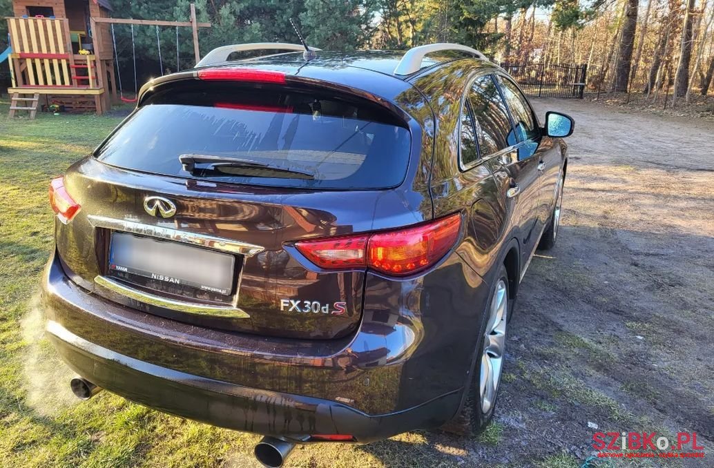 2010' Infiniti FX photo #6