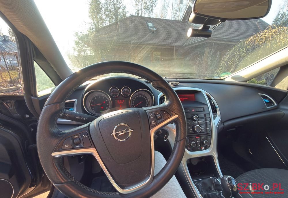 2010' Opel Astra 1.4 Turbo photo #2