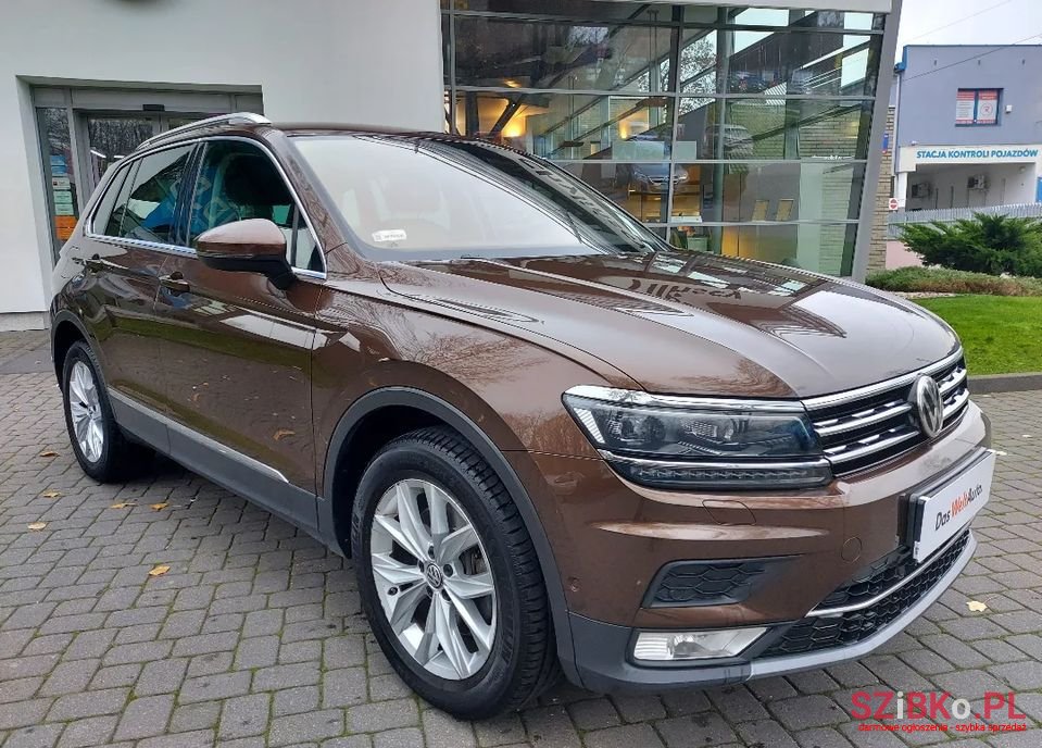 2016' Volkswagen Tiguan photo #2