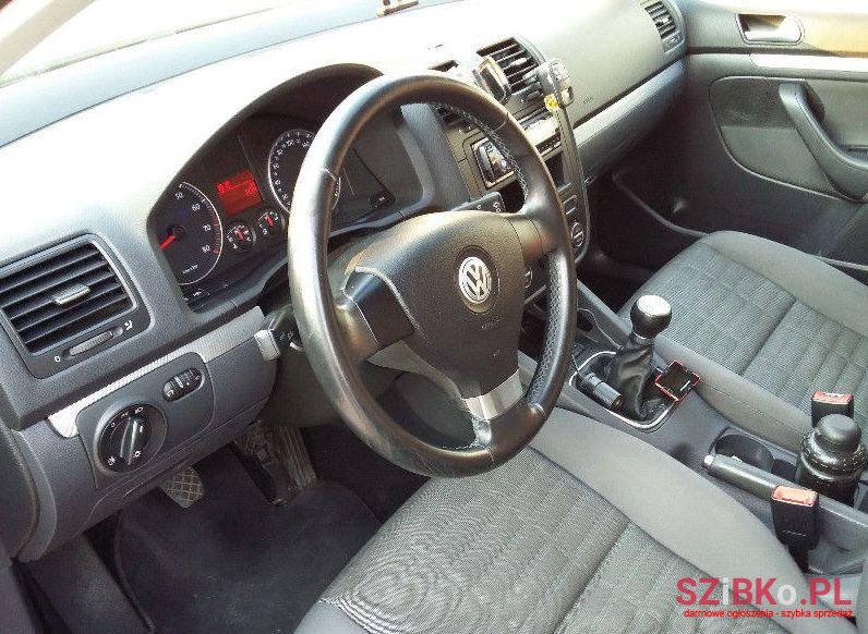 2007' Volkswagen Golf photo #1