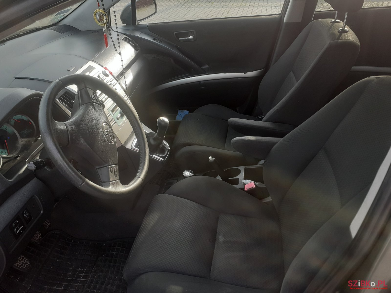 2004' Toyota Corolla Verso photo #3