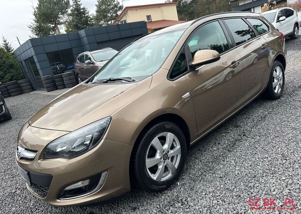 2013' Opel Astra photo #1