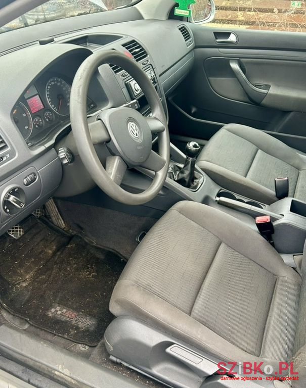 2004' Volkswagen Golf photo #5