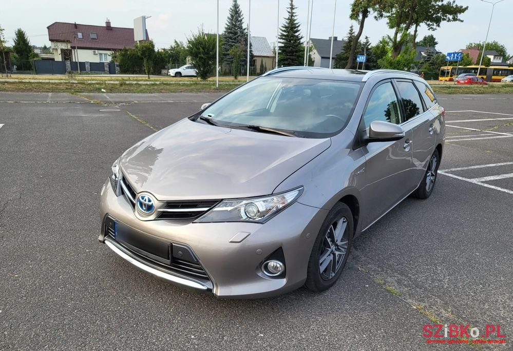 2014' Toyota Auris photo #2