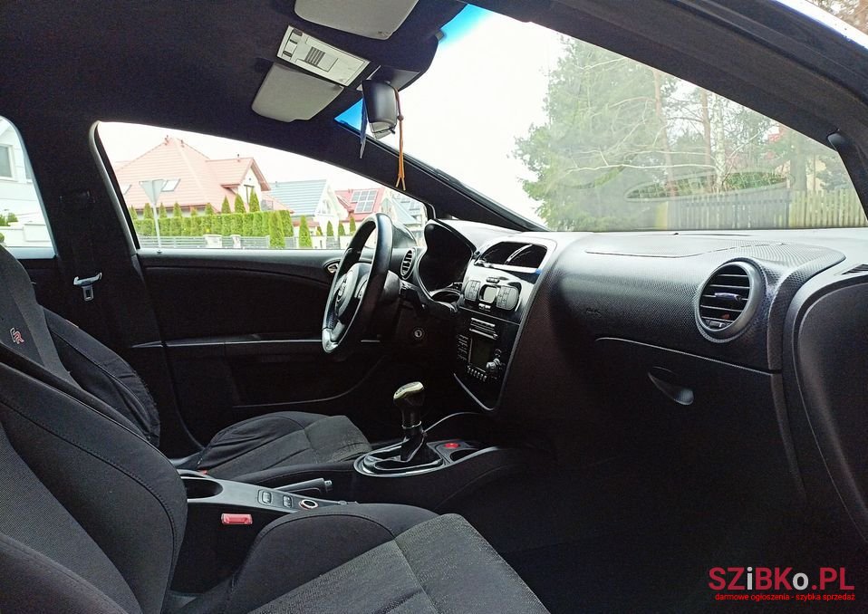 2007' SEAT Leon photo #6