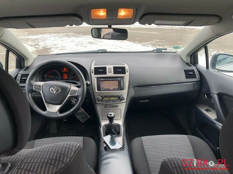 2010' Toyota Avensis photo #2