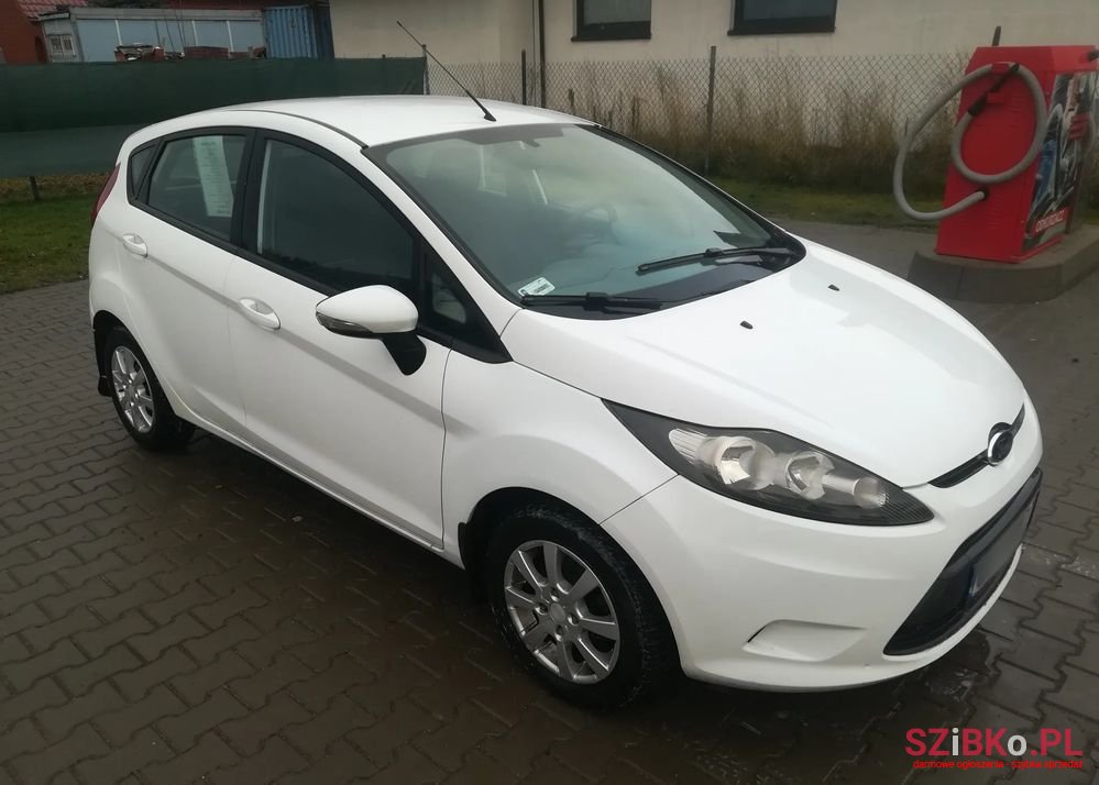 2010' Ford Fiesta photo #2