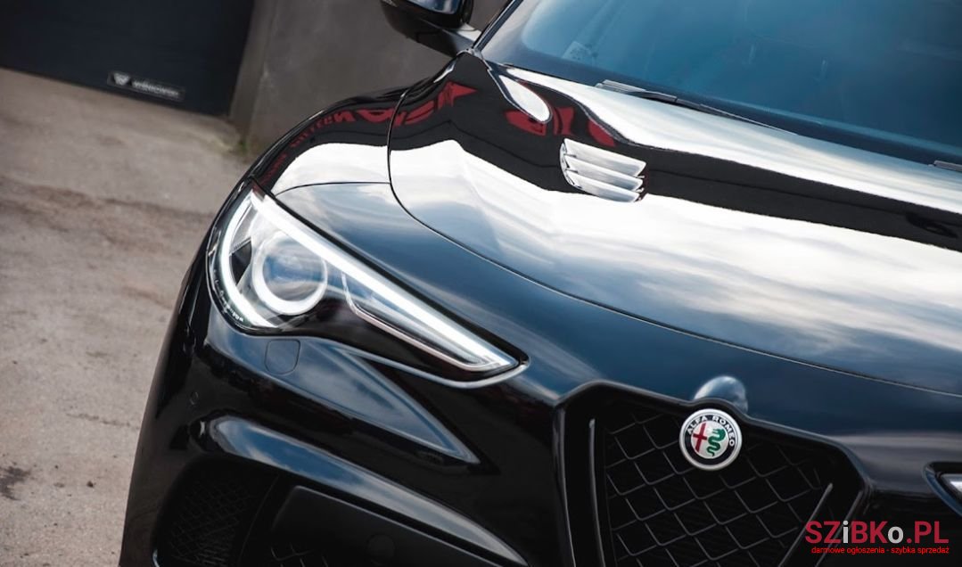 2021' Alfa Romeo Stelvio photo #4