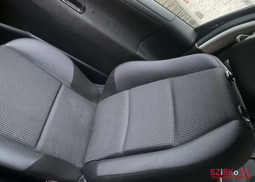 2010' Peugeot 207 photo #6