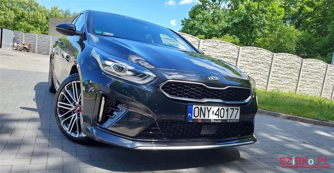 2020' Kia ProCeeD photo #1