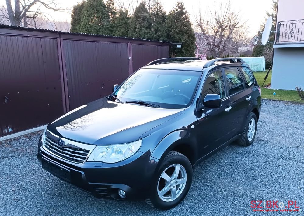 2010' Subaru Forester 2.0X Comfort photo #2