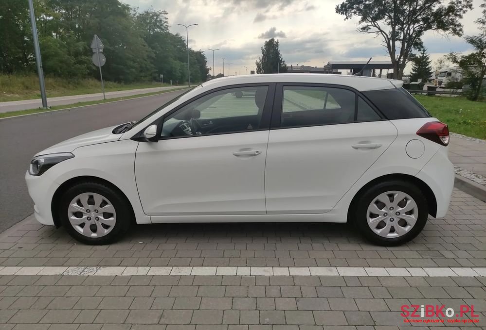 2016' Hyundai i20 photo #6