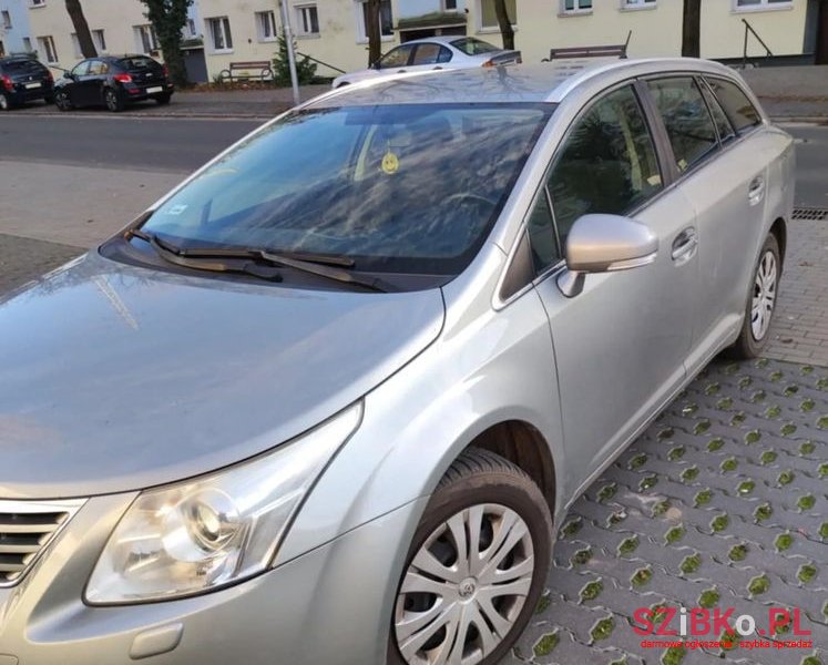 2010' Toyota Avensis 1.8 Sol Plus photo #3