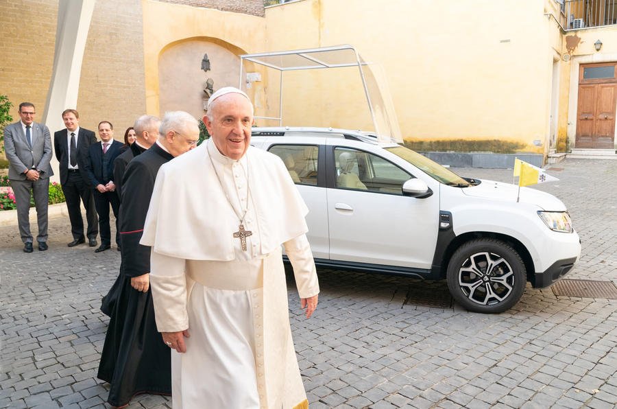 Dacia gives the Vatican a Duster to use as a Popemobile