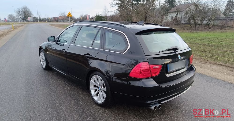 2011' BMW 3 Series 330D photo #3