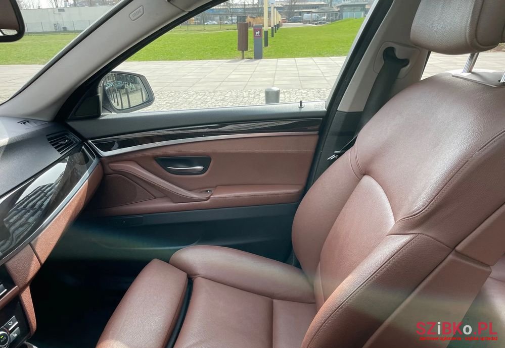 2011' BMW 5 Series 530D Xdrive photo #6