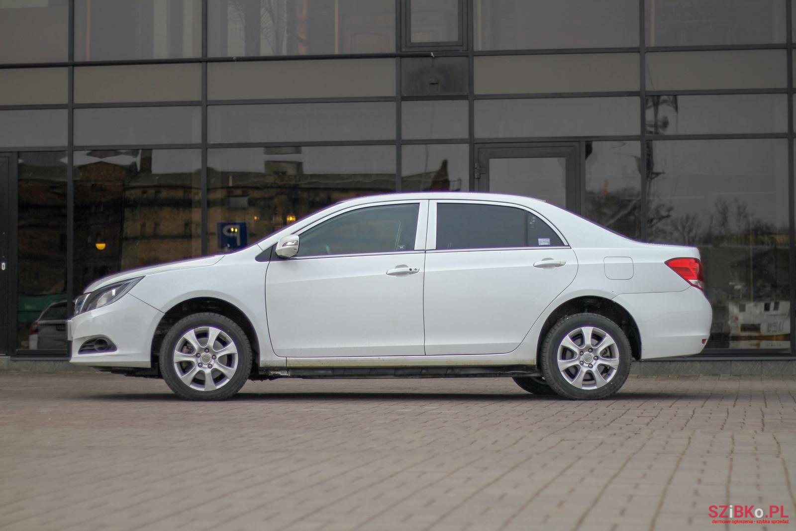 2017' BYD E5 photo #4