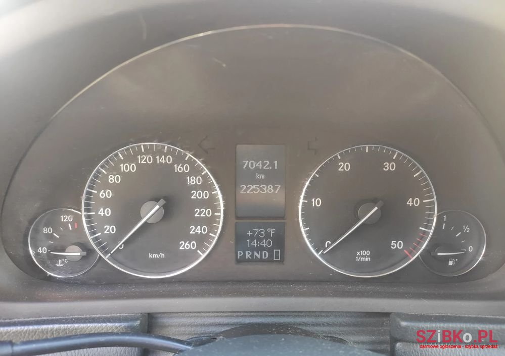 2004' Mercedes-Benz C-Class photo #2