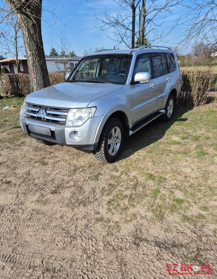 2007' Mitsubishi Pajero photo #2