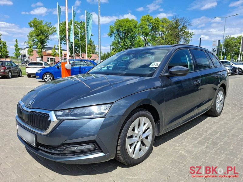 2020' Skoda Octavia photo #3