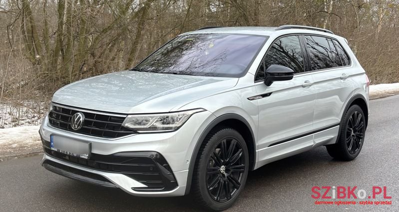 2023' Volkswagen Tiguan photo #1