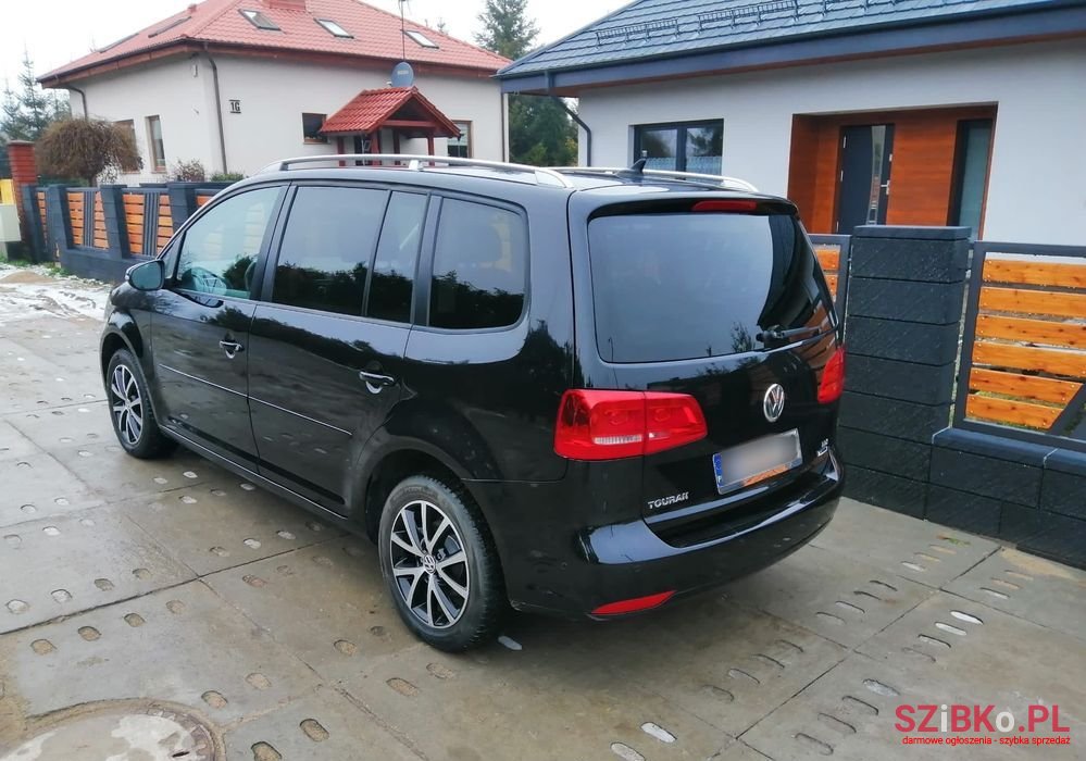 2014' Volkswagen Touran photo #4