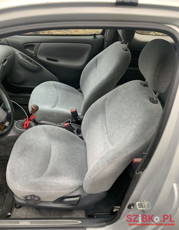 1999' Toyota Yaris 1.0 Luna photo #4