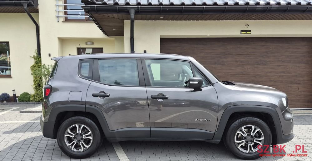 2019' Jeep Renegade photo #5