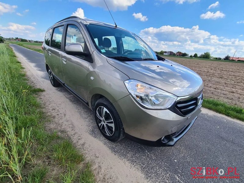 2013' Dacia Lodgy Dci 110 Prestige photo #2