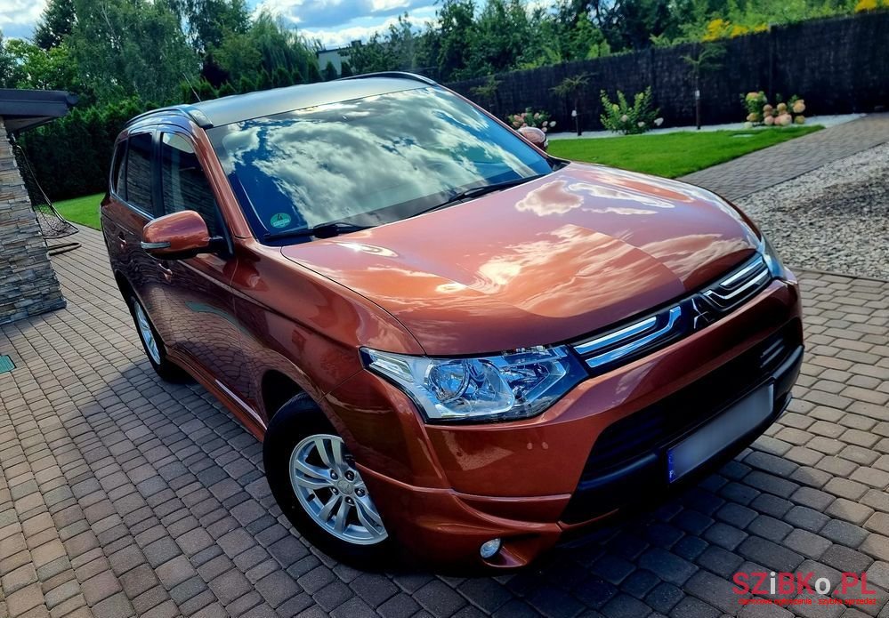 2013' Mitsubishi Outlander photo #3