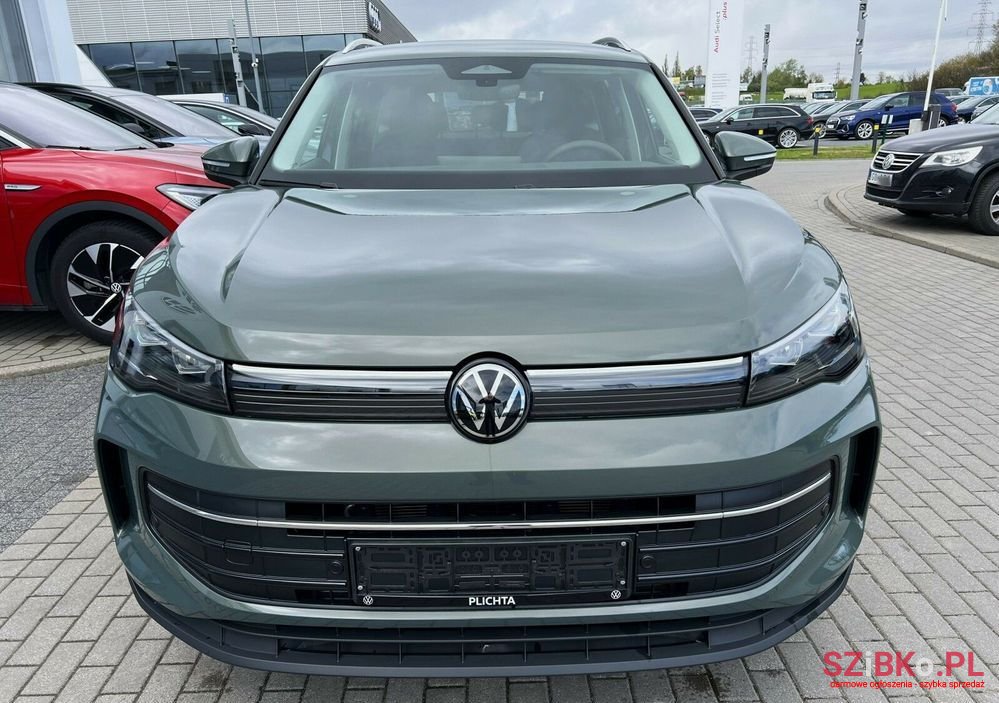 2024' Volkswagen Tiguan photo #2