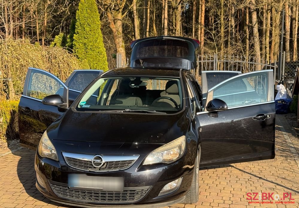 2010' Opel Astra 1.4 Turbo photo #1