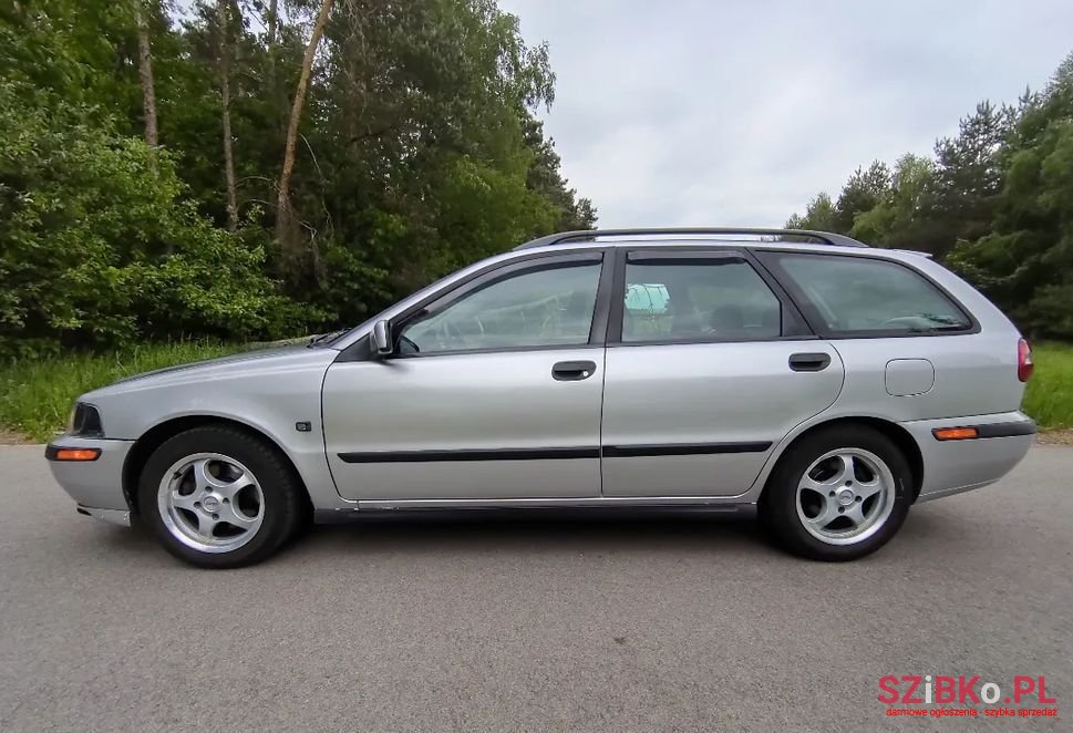 2004' Volvo V40 photo #4