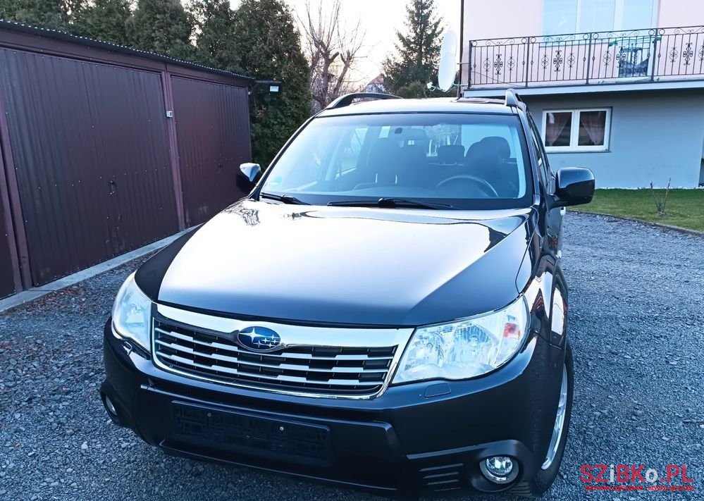 2010' Subaru Forester 2.0X Comfort photo #5