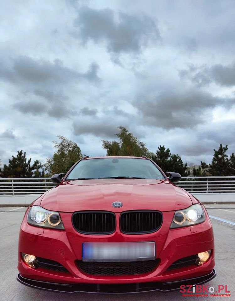 2010' BMW 3 Series 318I Touring photo #3