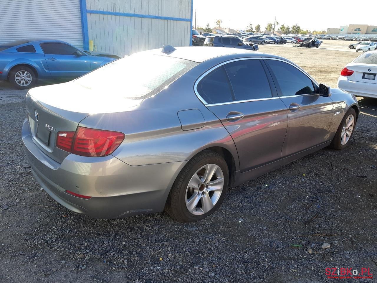 2013' BMW 528 photo #3