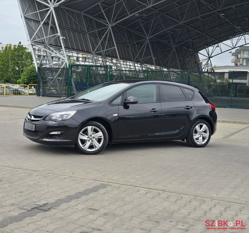 2013' Opel Astra 1.4 Selection photo #3