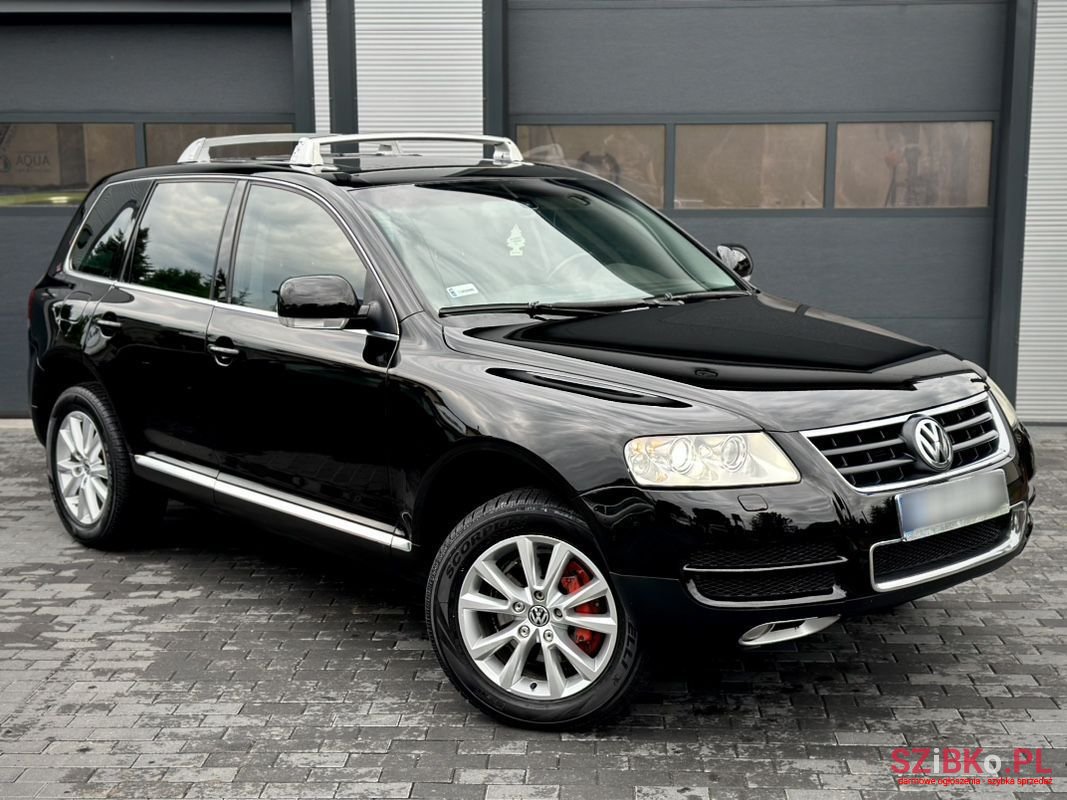 2004' Volkswagen Touareg photo #3