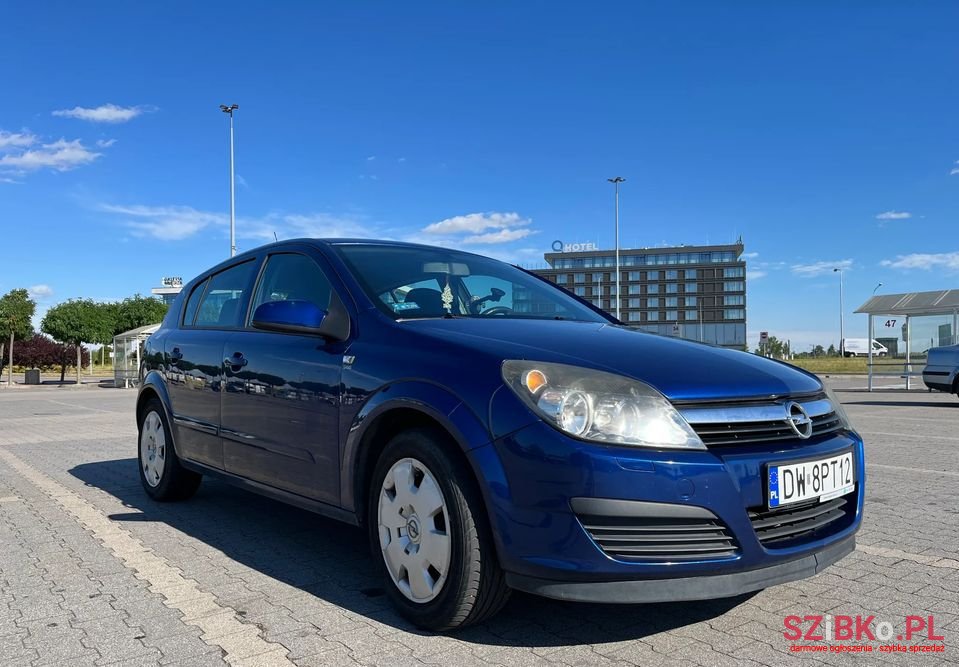 2006' Opel Astra photo #2